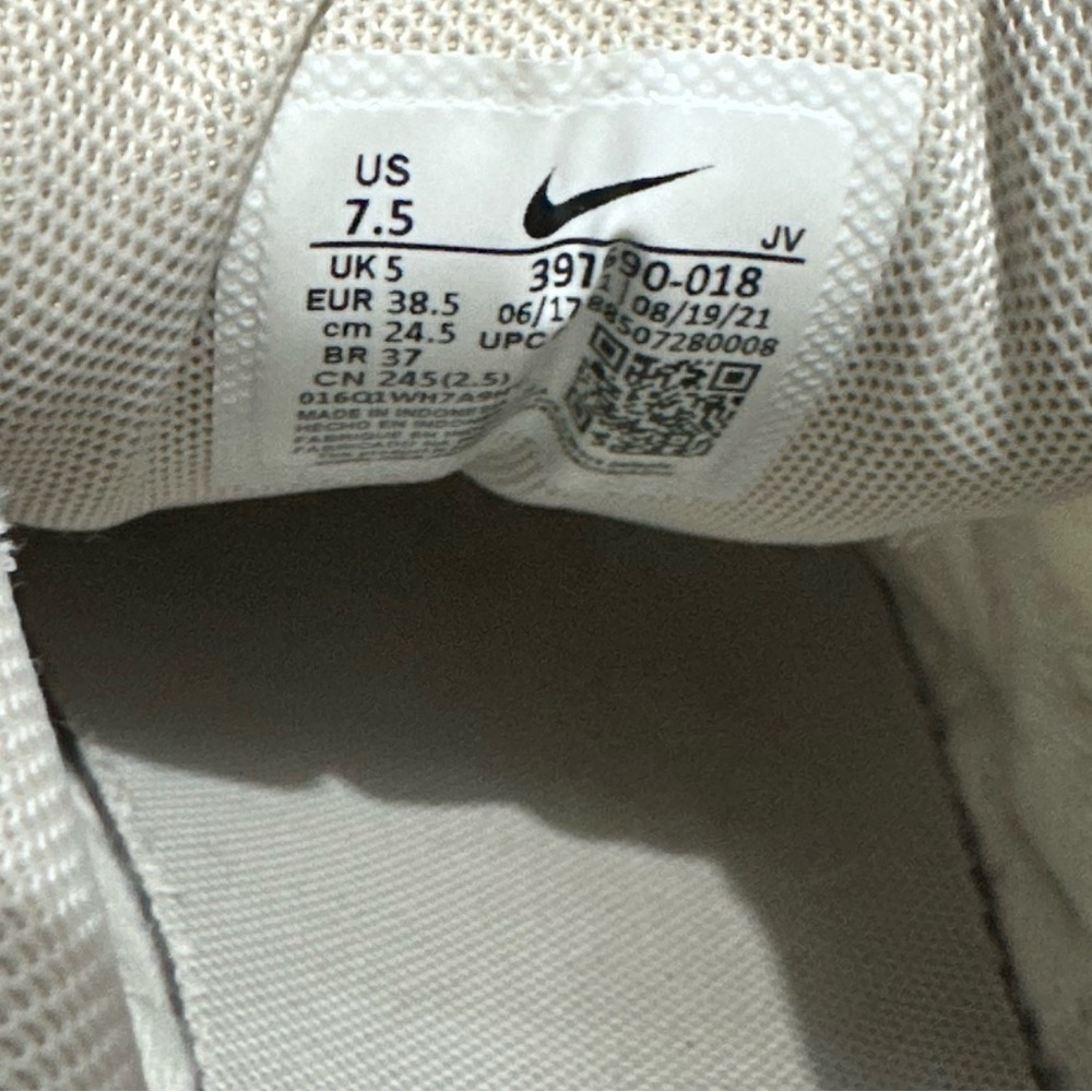 Women’s Nike Air Max Light Gray Athletic Shoes size 7.5 - Picture 9 of 9